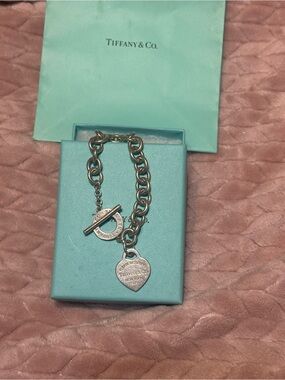 Tiffany & Co. Sterling Silver Return to Tiffany Heart Tag toggle bracelet.